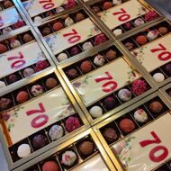 Брендированный набор на 16 конфет с плиткой-открыткой