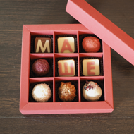 Подарочный набор с буквами из шоколада на 9 конфет